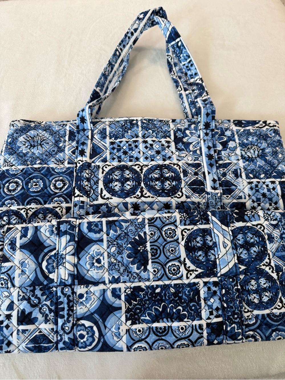 Vera Bradley Women's Cotton Vera Tote Bag Island Tile Blue NEW Retail $120 - Picture 3 of 6